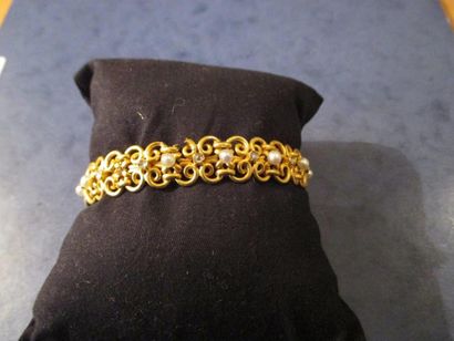 Bracelet en or jaune 18 k à maillons ajourés...
