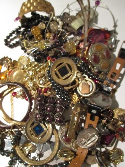 Bijoux fantaisies (*)