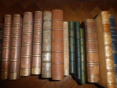 Ensemble de volumes brochés et reliés sur...