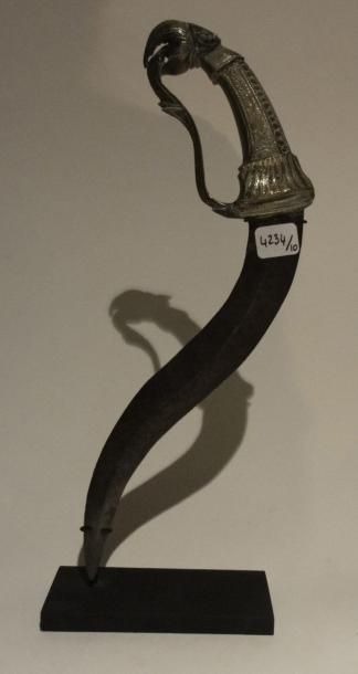 Couteau, poignée à tête de lion, sur sup...