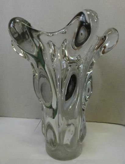 Lot un vase DAUM Nancy et un autre en cristal...