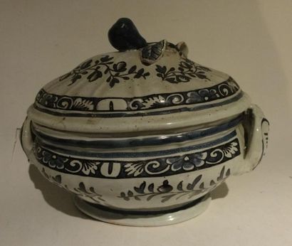 Petite soupière en faïence Rouen (?) (chocs...