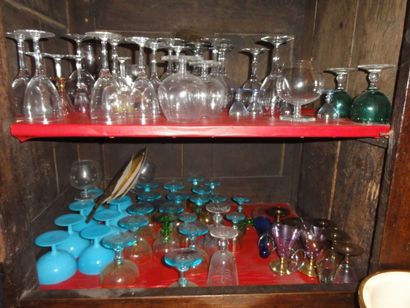Mannette: Fort lot de verres, partie de service...