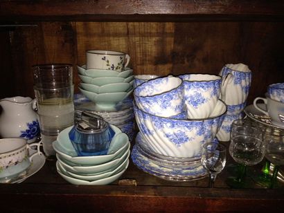 Mannette: Fort lot de verres, partie de service...