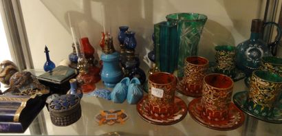 Mannette: Lot de tasses en verre rehaussé...
