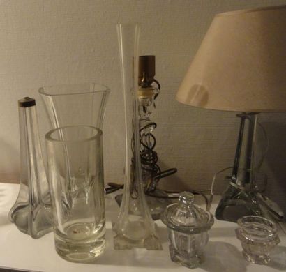 Mannette: Lot de verrerie, vases, pieds de...