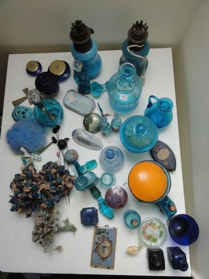 Mannette: Lot de lampes flacons verres bleus,...