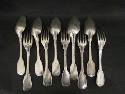Cinq cuillers et deux fourchettes en argent,...