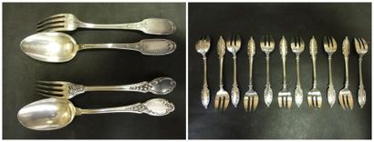 Lot en argent comprenant: - onze fourchettes...