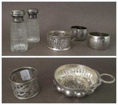 Lot en argent comprenant: - une tasse à vin,...