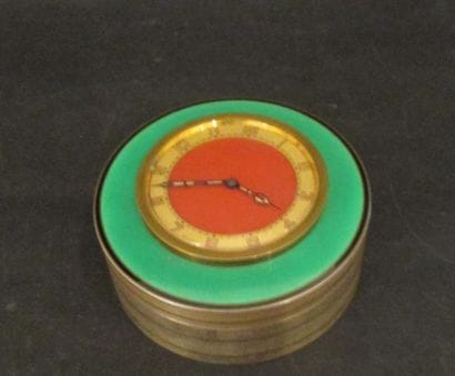 Boîte ronde en vermeil guilloché, le couvercle...