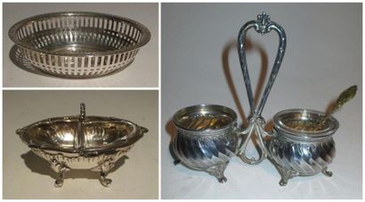 Lot en argent comprenant: - un saleron double...