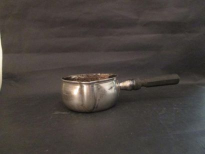 Casserole en argent uni, gravée 