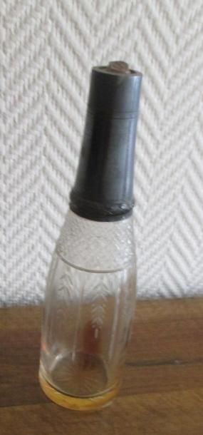 Petite carafe en verre monture argent, pds...
