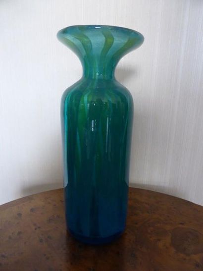 MURANO
Vase en verre bleu et filets jaune...