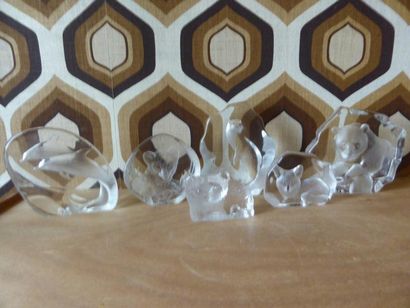 Lot de 6 bas-reliefs en verre à décor d'animaux,...