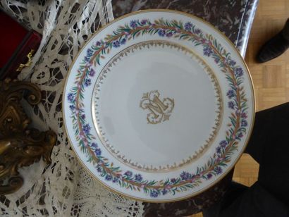 6 Assiettes en porcelaine à décor de branchages...