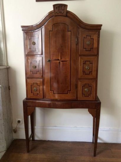 Cabinet style Chippendale et support H: 165...
