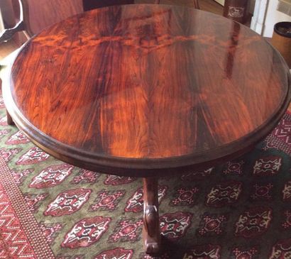Table ronde tripode en palissandre D: 128...