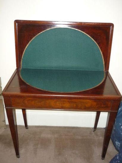 Table à jeux acajou XIXe siècle, fentes,...
