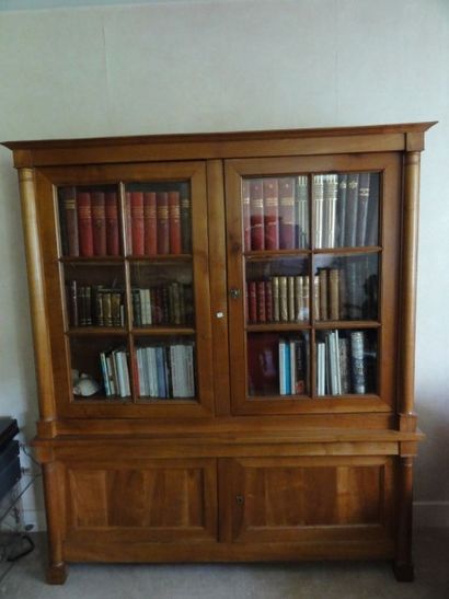Bibliothèque en bois fruitier Style Rest...