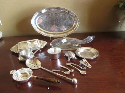 Lot platerie modèle contours métal argenté...