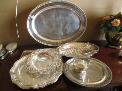 Lot platerie métal, plats ovale, rond, plateau,...