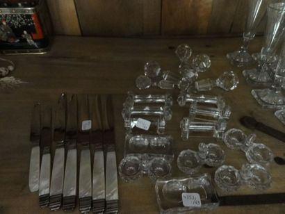 Lot de portes couteaux en cristal, salerons,...