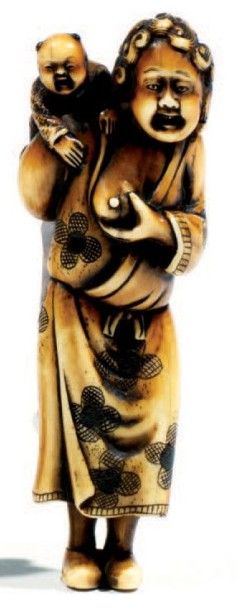 Netsuke en ivoire patiné représentant une...