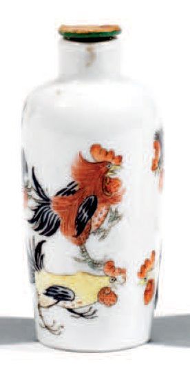 Flacon tabatière cylindrique, en porcelaine...