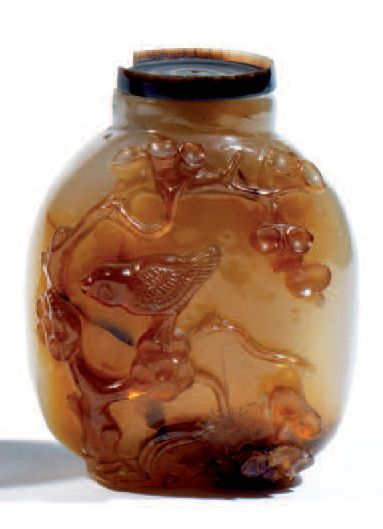 Flacon tabatière en agate grise, une face...