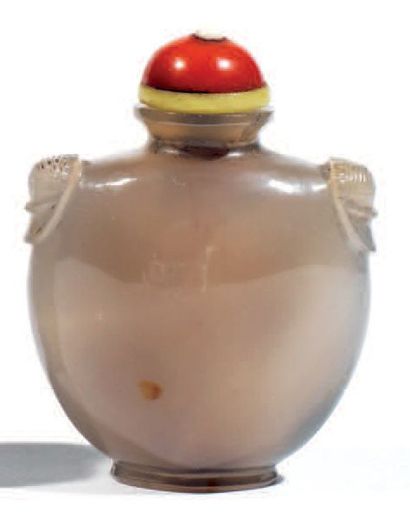 Flacon tabatière en agate grise et rouille,...