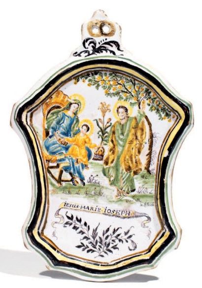MOUSTIERS
Petite plaque ovale échancrée à...