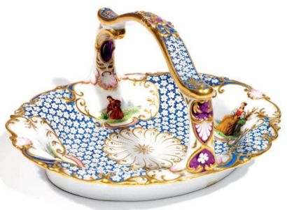 PARIS
Petit panier en porcelaine à décor...