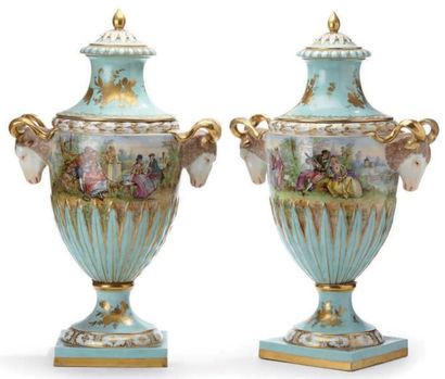 Allemagne
Paire d'importants vases couverts...