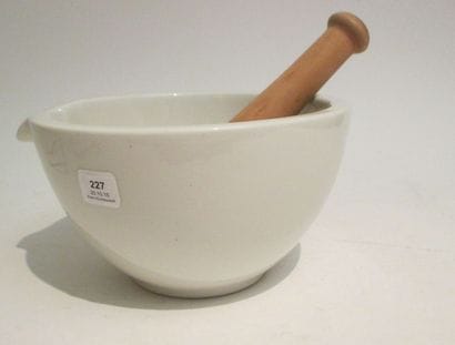 BAYEUX
Mortier et pilon en porcelaine blanche....