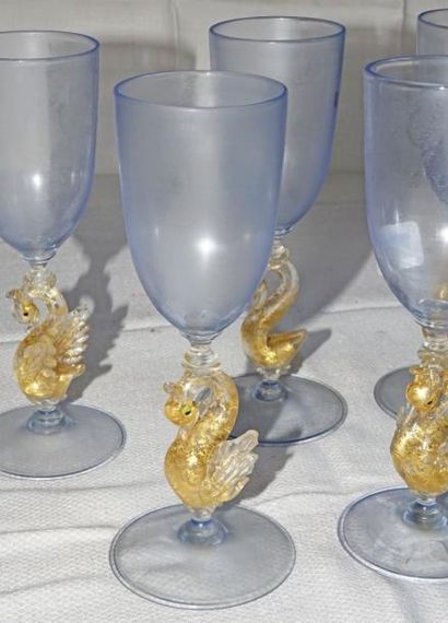 MURANO
Sept verres à pied en verre teinté...