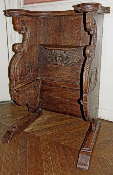 Stalle de choeur en chêne mouluré et sculpté,...