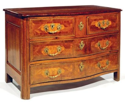 Commode en noyer et placage de noyer, la...