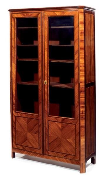 Bibliothèque vitrine en bois de placage marqueté...