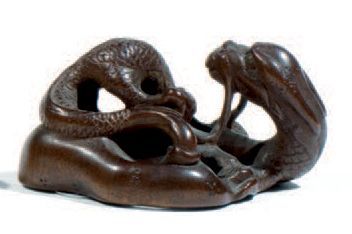 Netsuke en bois représentant un dragon, la...