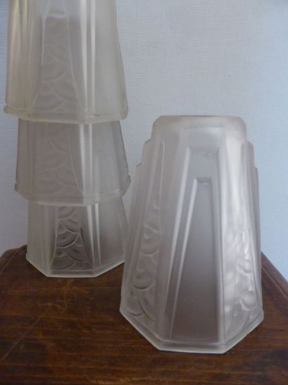SCHNEIDER
Quatre caches ampoules en verre...