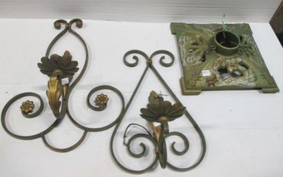Paire d'appliques en métal laqué vert et...