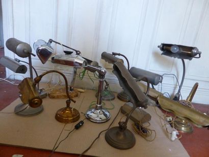 Lot de douze lampes de bureaux articulées...