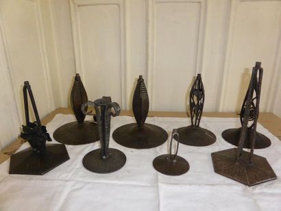 Lot de huit pieds de lampe en fer forgé