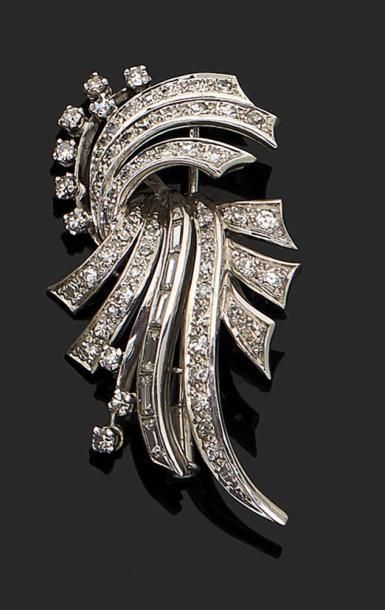 Broche volutes en or gris 750 millièmes,...