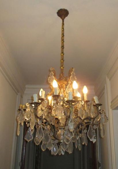 Lustre en bronze et pampilles à dix huit...