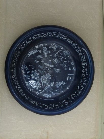 NEVERS
Petit plat rond légèrement creux à...