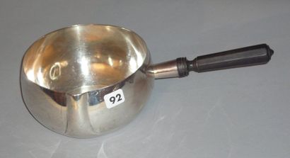 Casserole ronde en argent uni à pourtour...