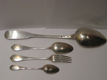 LOT EN ARGENT composé : d'une cuiller à ragoût,...
